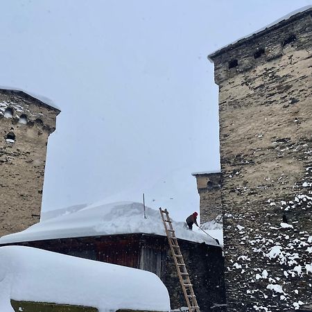 Old House Hotel Ushguli Buitenkant foto