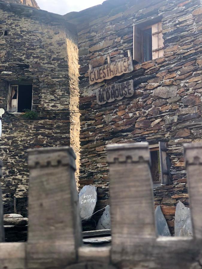Old House Hotel Ushguli Buitenkant foto