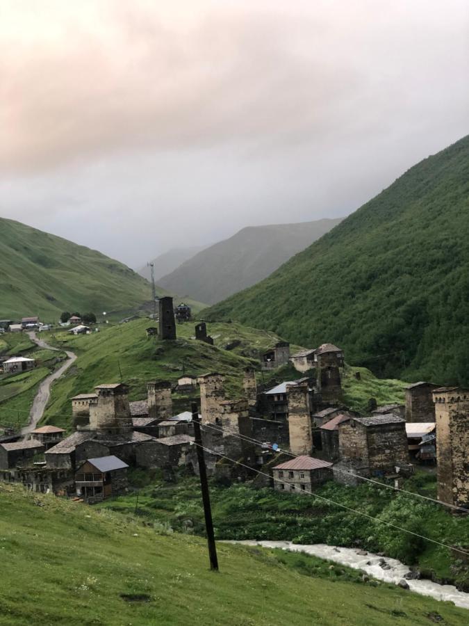 Old House Hotel Ushguli Buitenkant foto