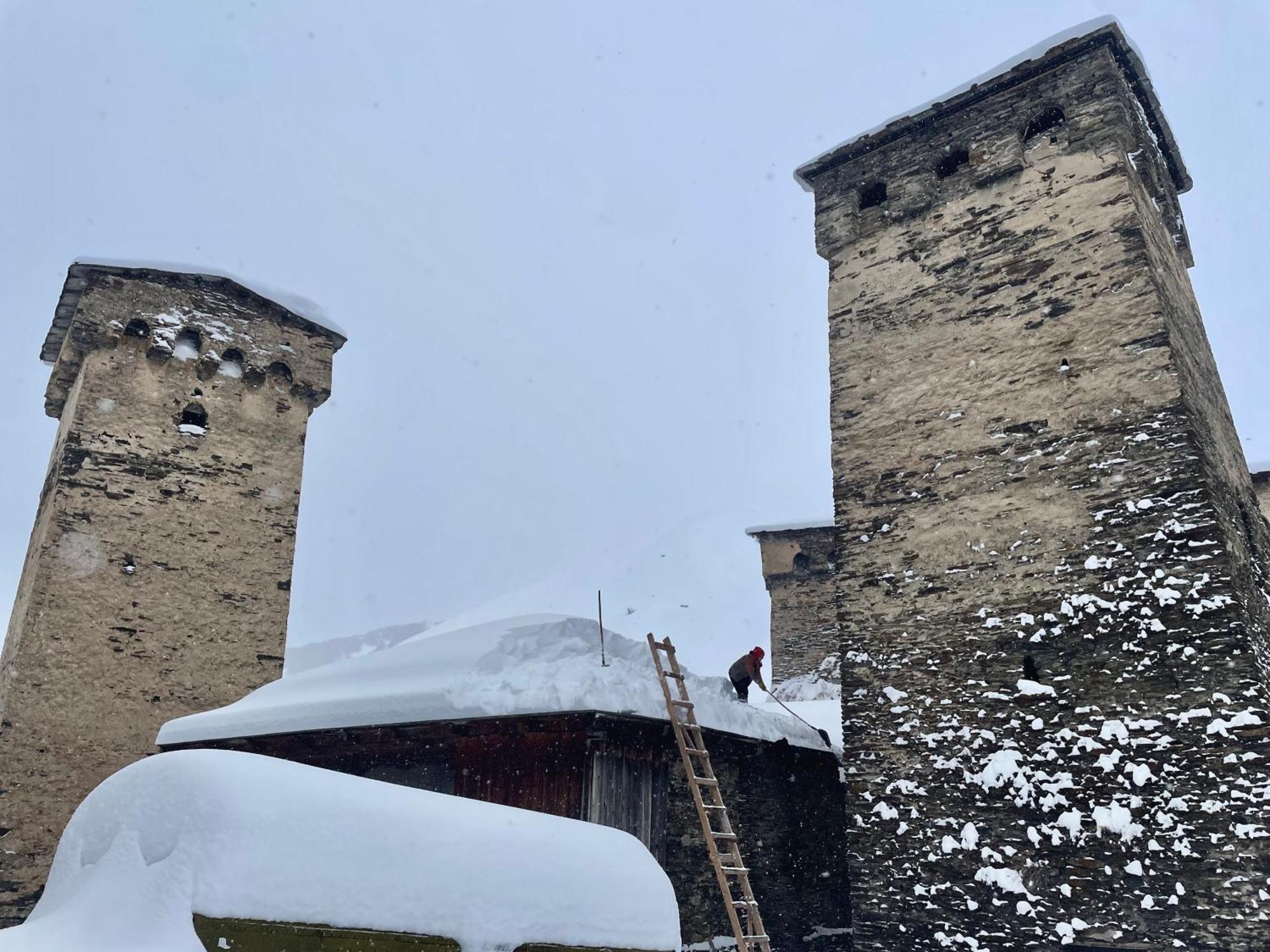Old House Hotel Ushguli Buitenkant foto