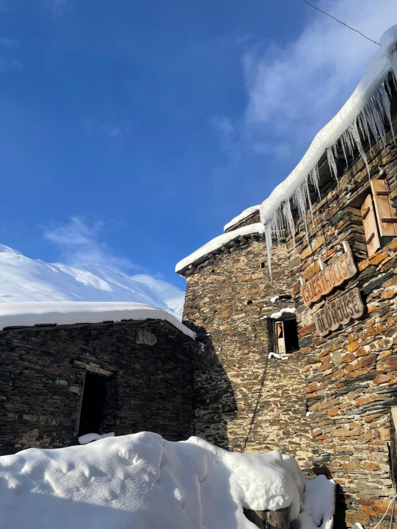 Old House Hotel Ushguli Buitenkant foto